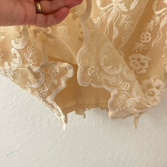 April Cornell Lace Bow Embroidered Cap Sleeve Tan Beige Yellow Button Blouse M - Picture 7 of 8